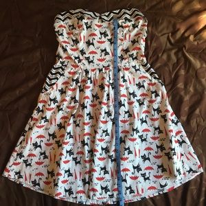Retrolicious strapless dress w/ pockets